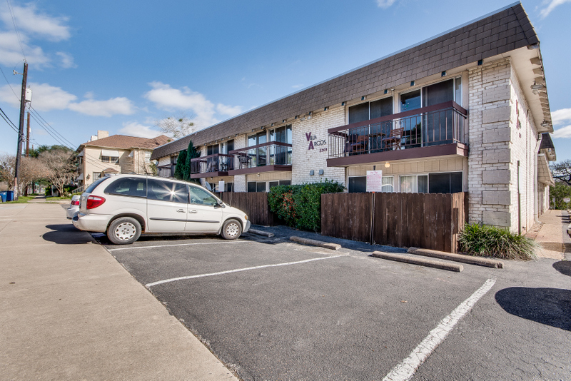 3301 Speedway - 107
